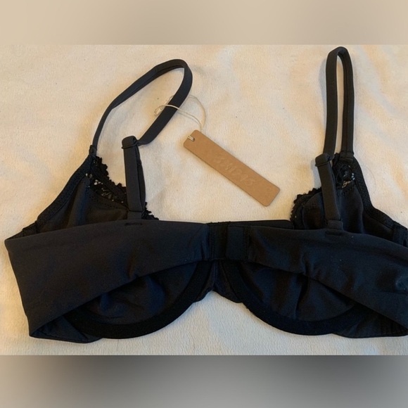 NWT SKIMS Fits Everybody Lace Underwire Bra In onyx Bra size 38C #B5 (4130) - Picture 3 of 4